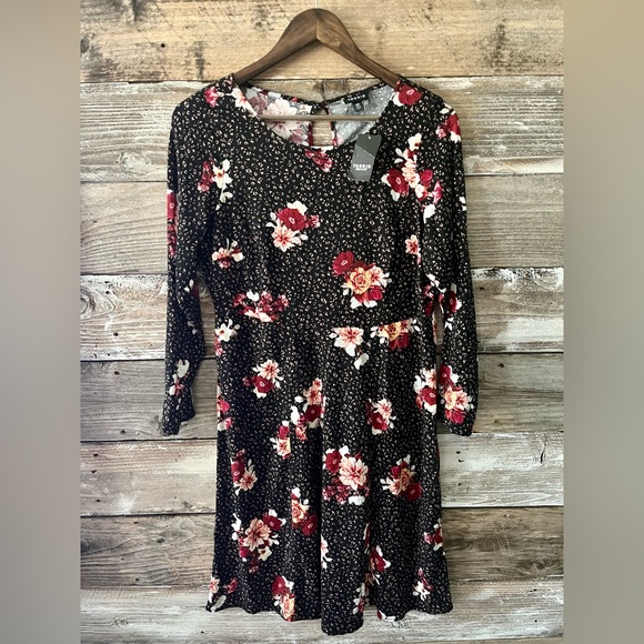 TORRID-NEW NWT-Black Floral Challis Shift Dress - Picture 2 of 7